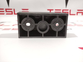 Опора под домкрат (подушка), ориг. номер 1045887-00-B, Tesla Model X 2015-2021