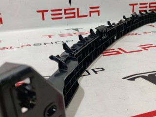 Кронштейн бампера центральный, ориг. номер 1494045-00-C, Tesla Model Y 2020-2026