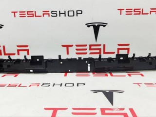 Кронштейн бампера центральный, ориг. номер 1494045-00-C, Tesla Model Y 2020-2026