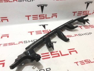 Кронштейн верхний передний (гриля), ориг. номер 1047020-00-F, Tesla Model X 2015-2021