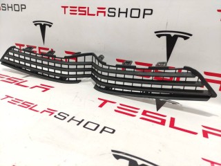 Решётка радиатора бампера переднего, ориг. номер 1050143-00-E, Tesla Model X 2015-2021
