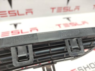 Решётка радиатора бампера переднего, ориг. номер 1050143-00-E, Tesla Model X 2015-2021