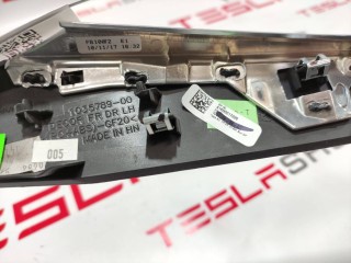 Накладка декоративная обшивки двери, ориг. номер 1035788-09-C, Tesla Model X 2015-2021