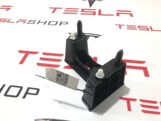 Кронштейн внутренний стойки C, ориг. номер 1640618-00-B, Tesla Model S 2-й рест 2021-2026