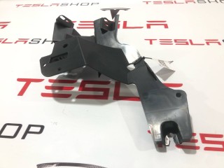 Кронштейн внутренний стойки C, ориг. номер 1621722-00-C, 1613457-00-B, Tesla Model S 2-й рест 2021-2026