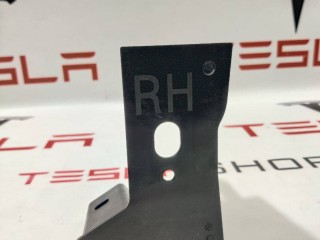 Кронштейн внутренний стойки C, ориг. номер 1640619-00-B, Tesla Model S 2-й рест 2021-2026
