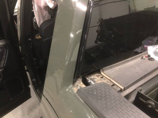 Накладка багажника внутренняя (пластик), ориг. номер PT00030676, PT00032836, Rivian R1T 2021-2024