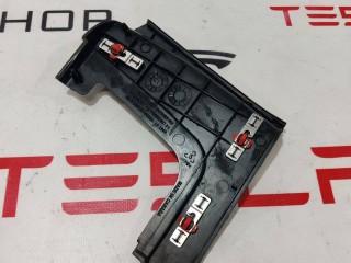 Накладка багажника внутренняя (пластик), ориг. номер PT00030677, PT00032837, Rivian R1T 2021-2024