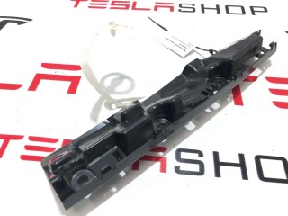 Кронштейн накладки, стойки A, ориг. номер 1585790-00-B, Tesla Model S 2-й рест 2021-2026