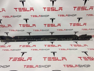 Накладка порога рокерной панели, ориг. номер 1497650-00-B, 1497745-00-C, Tesla Model Y 2020-2026