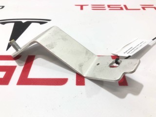 Крепление высоковольтной шины основной батареи, ориг. номер 1055688-00-A, Tesla Model S 2016-2021