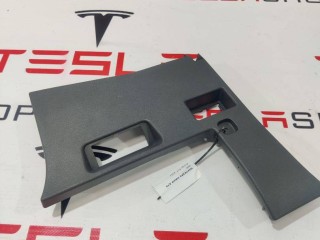 Накладка ниши для ног, ориг. номер PT00000821H, PT00000826, Rivian R1T 2021-2024