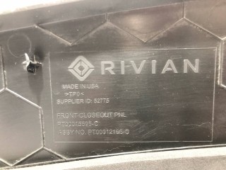 Подкапотный пластик бокса, ориг. номер PT00012196-D, PT00015695-C, Rivian R1T 2021-2024