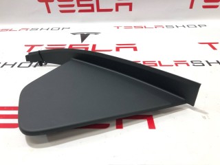 Накладка боковая торпеды, ориг. номер PT00000816, PT00000769, Rivian R1T 2021-2024