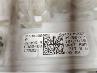 Кронштейн накладки, стойки В, ориг. номер PT00388008, Rivian R1T 2021-2024