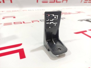 Кронштейн крепления электропроводки, ориг. номер 1047662-00-C, Tesla Model X 2015-2021