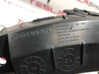 Кронштейн накладки колесной арки, ориг. номер PT00003209, PT00009496, Rivian R1T 2021-2024