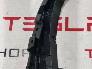 Кронштейн накладки колесной арки, ориг. номер PT00017891, PT00017897, Rivian R1T 2021-2024