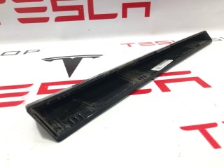 Накладка стойки С, ориг. номер PT5090607, PT00012534-E, Rivian R1T 2021-2024