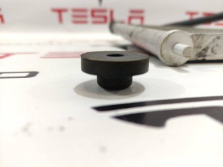 Подушка крепления радиатора, ориг. номер 1048498-00-C, Tesla Model X 2015-2021
