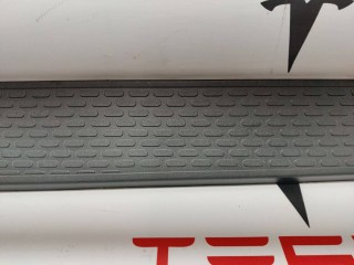 Молдинг кузова боковой, ориг. номер PT00030675, PT00000355, Rivian R1T 2021-2024