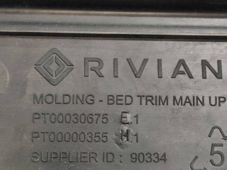 Молдинг кузова боковой, ориг. номер PT00030675, PT00000355, Rivian R1T 2021-2024
