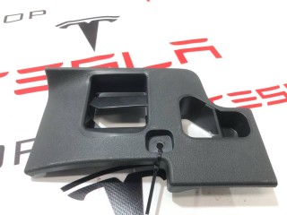 Накладка ниши для ног, ориг. номер PT00031132F, Rivian R1T 2021-2024