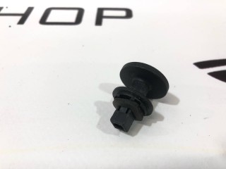 Клипса шпильки крепления грузовой сетки, ориг. номер PT00013136-H, Rivian R1T 2021-2024