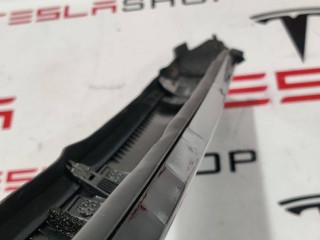 Накладка стойки А, (средняя высота), ориг. номер PT00183783, Rivian R1T 2021-2024