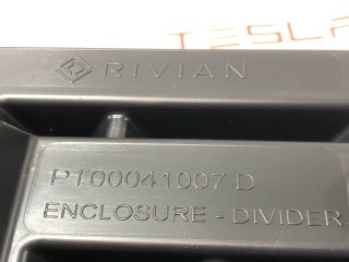 Отделка багажника, ориг. номер PT00000354, PT00002004, PT00041003D, PT00041007D, Rivian R1T 2021-2024