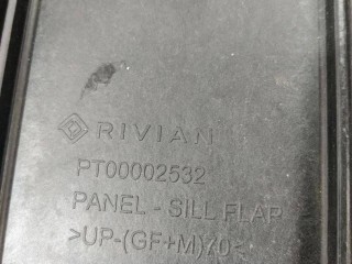 Накладка багажника внутренняя (пластик), ориг. номер PT00000354, PT00002004, PT00002246, PT00002532, Rivian R1T 2021-2024