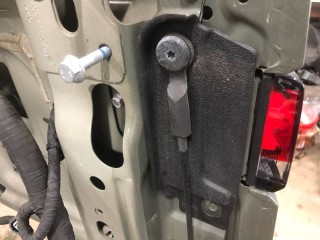 Крышка фонаря багажника, ориг. номер PT00039441, Rivian R1T 2021-2024