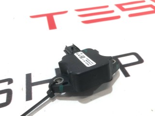 прочая запчасть, ориг. номер 1005275-00-A, Tesla Model S 2012-2016