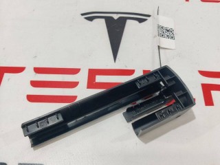 Заглушка салазки сиденья, ориг. номер 1031676-00-A, Tesla Model S