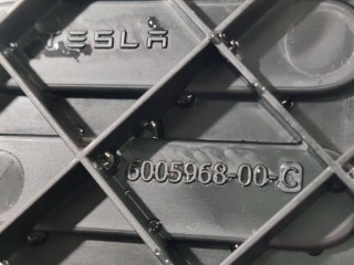 Панель для отдыха ноги водителя, ориг. номер 6005968-00-C, Tesla Model S