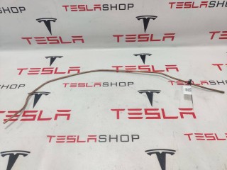 Трубка медная тросика привода люка левая, ориг. номер 6008691-00-E, Tesla Model S