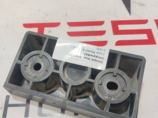Опора под домкрат (подушка), ориг. номер 1009124-00-C, Tesla Model S