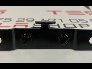 Петля фиксации сидений 2-го ряда, ориг. номер 1101865-00-A, Tesla Model 3 2017-2021
