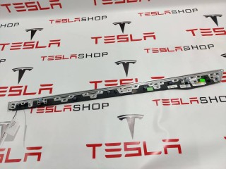 Накладка декоративная обшивки двери, ориг. номер 1036081-09-B, Tesla Model X 2015-2021