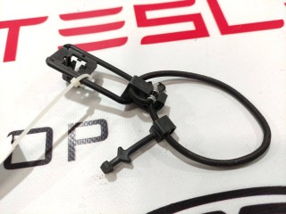 Клипса крепления накладки, стойки С, ориг. номер 1090272-00-B, Tesla Model 3 2017-2021