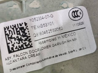 Накладка стекла, подъемной задней двери, ориг. номер 1052334-07-I, Tesla Model X 2015-2021