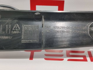 Датчик прижатия (накладка крышки багажника), ориг. номер 1056299-00-C, 1036579-00-C, Tesla Model X 2015-2021