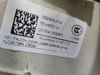Накладка стекла, подъемной задней двери, ориг. номер 1052333-07-I, Tesla Model X 2015-2021