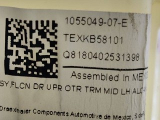 Кронштейн накладки, подъемной задней двери, ориг. номер 1055049-04-E, Tesla Model X 2015-2021
