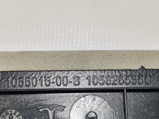 Накладка подъемной задней двери, ориг. номер 1055048-06-J, 1055015-00-B, Tesla Model X 2015-2021