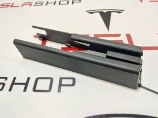 Заглушка салазки сиденья, ориг. номер 1061613-00-D, Tesla Model X 2015-2021