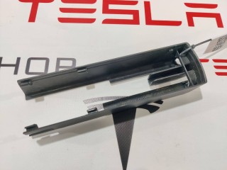 Заглушка салазки сиденья, ориг. номер 1061613-00-D, Tesla Model X 2015-2021