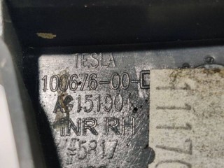 Накладка декоративная основания сидений 1-го ряда, ориг. номер 1100676-00-D, Tesla Model X 2015-2021
