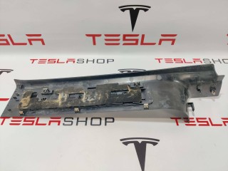 Накладка дверного порога, ориг. номер 1105145-00-B, Tesla Model X 2015-2021