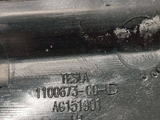 Накладка декоративная основания сидений 1-го ряда, ориг. номер 1100673-00-D, Tesla Model X 2015-2021